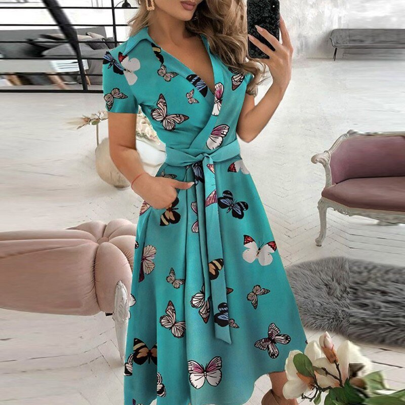 "Robe élégante pour femme en coton, taille cintrée, style intemporel, couleur douce, parfaite pour toutes occasions."