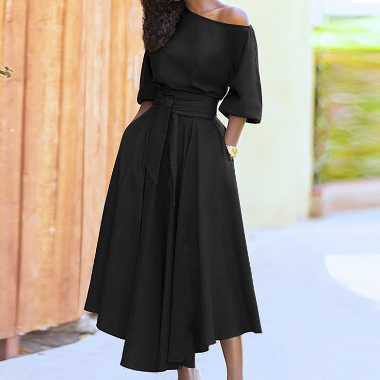 "Robe élégante pour femme en coton, taille cintrée, style intemporel, couleur douce, parfaite pour toutes occasions."