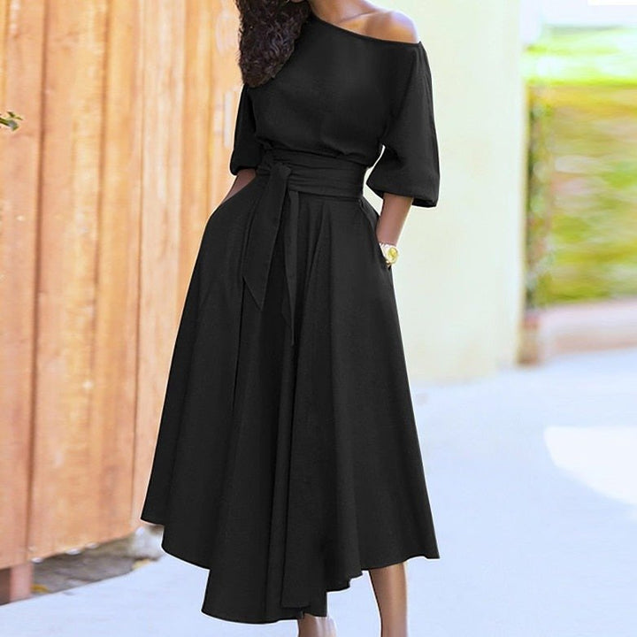 "Robe élégante pour femme en coton, taille cintrée, style intemporel, couleur douce, parfaite pour toutes occasions."