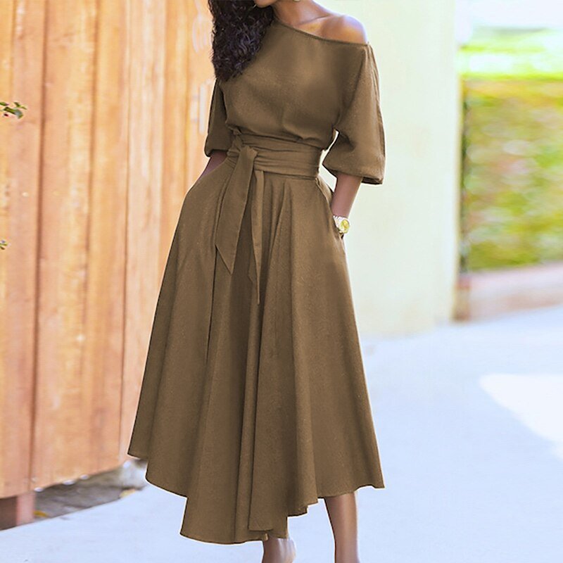 "Robe élégante pour femme en coton, taille cintrée, style intemporel, couleur douce, parfaite pour toutes occasions."