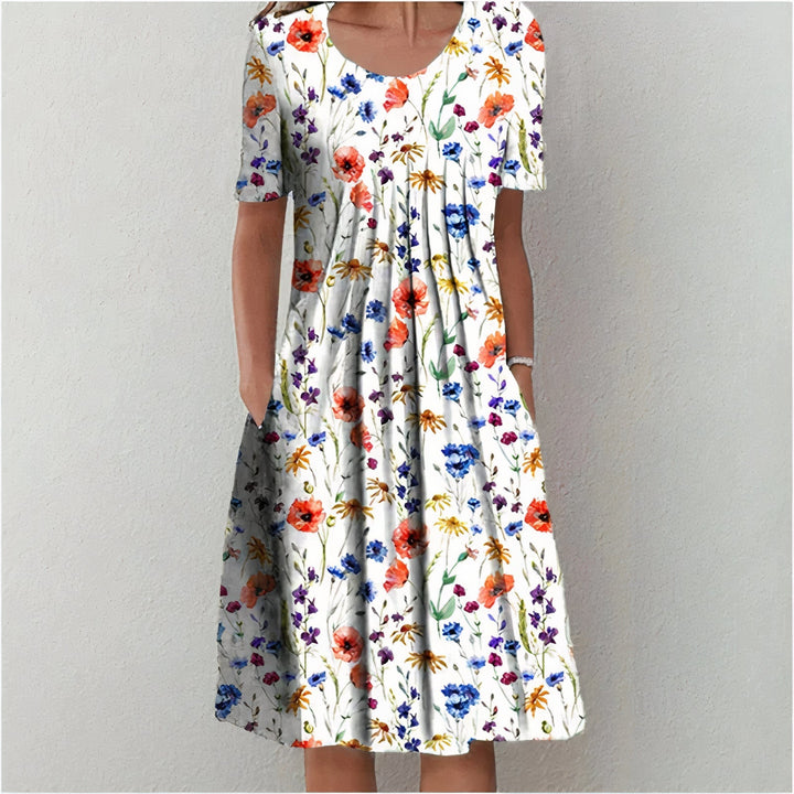 "Robe élégante pour femme, modèle long, motif fleuri coloré avec ceinture; tenue chic et estivale."