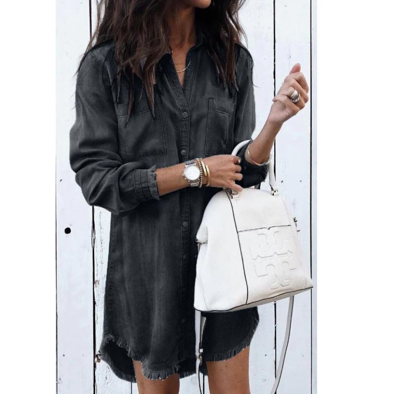 Robe chic en denim pour femme, alliant confort et style moderne. Un essentiel polyvalent pour votre garde-robe estivale.