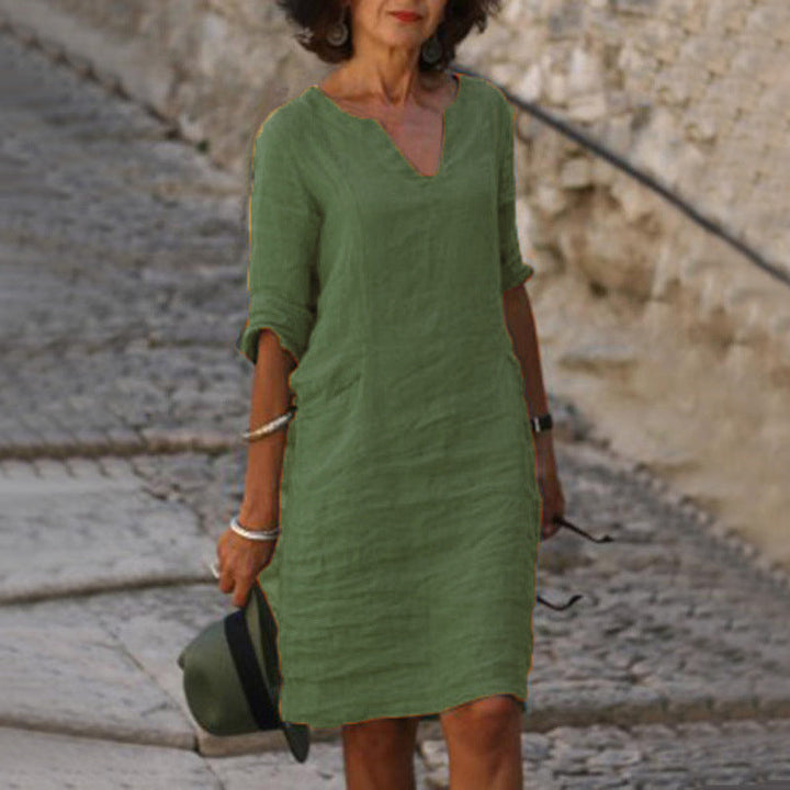 "Robe en lin col V décontractée pour femmes, coupe ample et fluide, parfaite pour l'été, disponible en diverses couleurs."