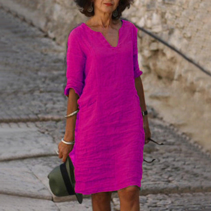 "Robe en lin col V décontractée pour femmes, coupe ample et fluide, parfaite pour l'été, disponible en diverses couleurs."