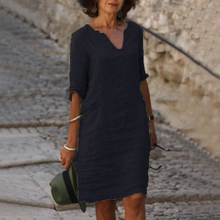 "Robe en lin col V décontractée pour femmes, coupe ample et fluide, parfaite pour l'été, disponible en diverses couleurs."