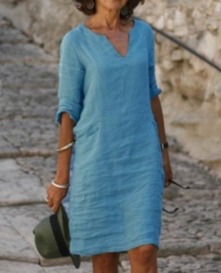 "Robe en lin col V décontractée pour femmes, coupe ample et fluide, parfaite pour l'été, disponible en diverses couleurs."