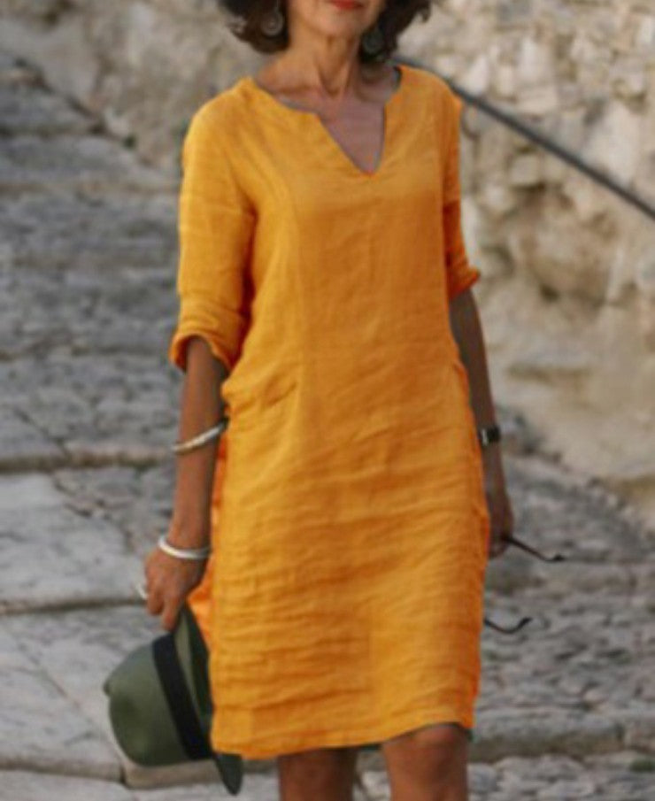 "Robe en lin col V décontractée pour femmes, coupe ample et fluide, parfaite pour l'été, disponible en diverses couleurs."