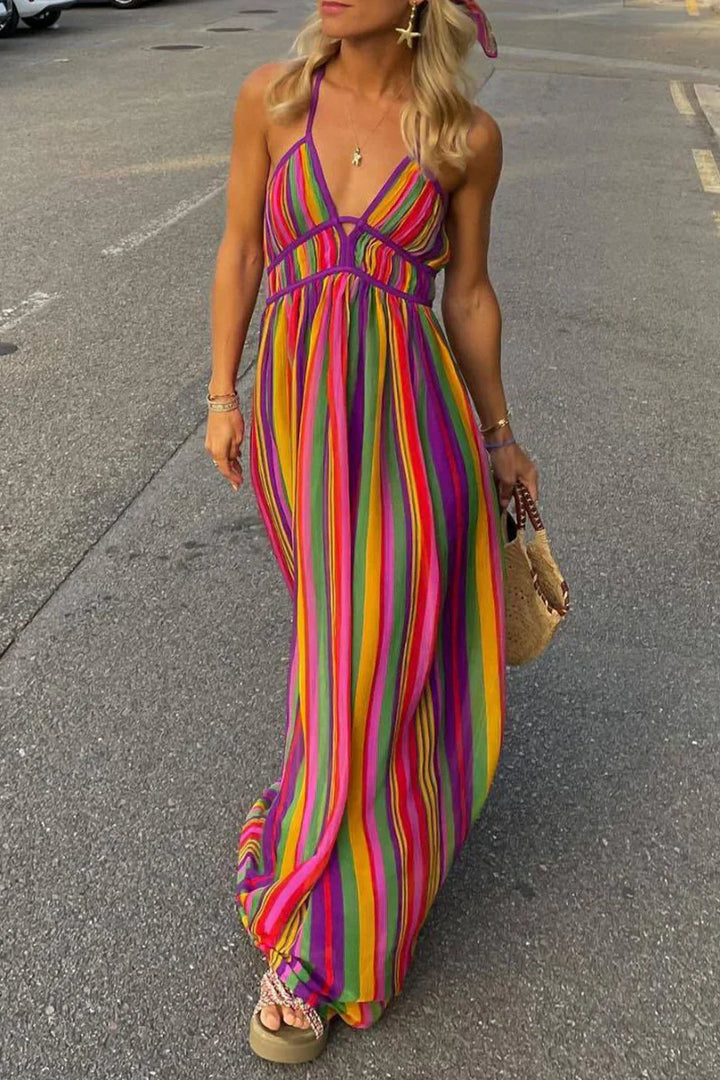 "Robe estivale à col en V et rayures contrastées, élégante et confortable, idéale pour vacances et occasions spéciales."