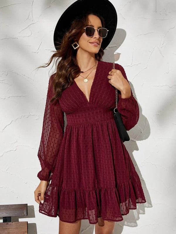 Robe midi fit & flare à pois pour femme, manches longues, look décontracté chic.