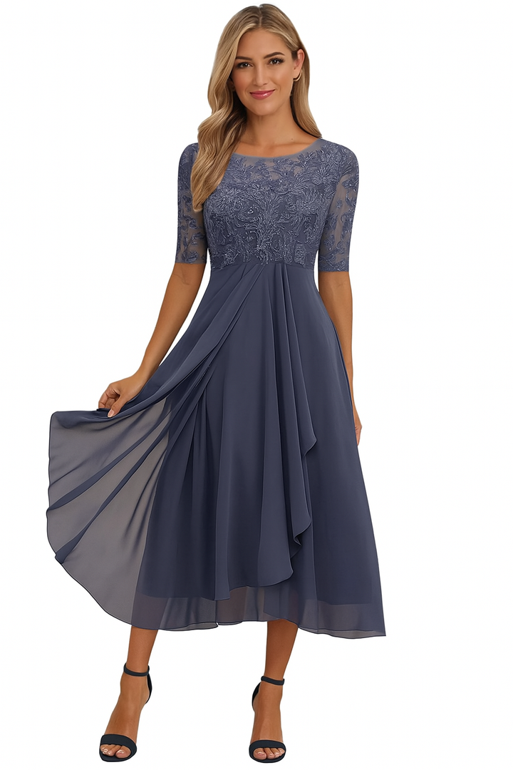 Robe élégante femme A-ligne mi-longue, manches courtes. Cette coupe flatteuse est idéale pour cérémonie ou soirée chic.