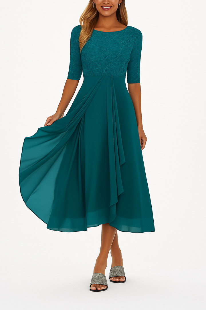 Robe femme tendance mi-longue A-ligne, manches courtes. Design élégant et flatteur pour soirée, cérémonie ou événement chic.