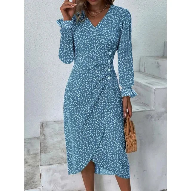 Robe fleurie élégante avec motifs floraux, coupe flatteuse et tissu léger. Idéale pour un look féminin et sophistiqué.