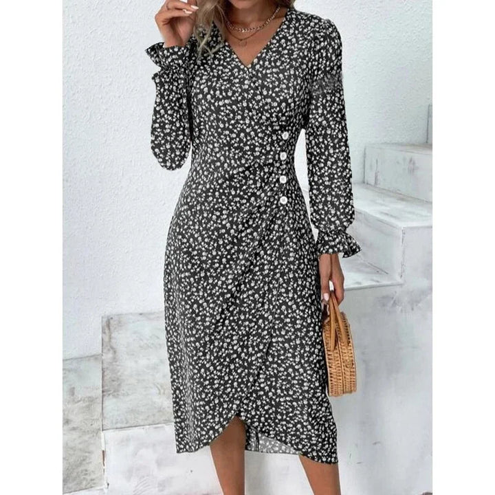 Robe fleurie élégante avec motifs floraux, coupe flatteuse et tissu léger. Idéale pour un look féminin et sophistiqué.