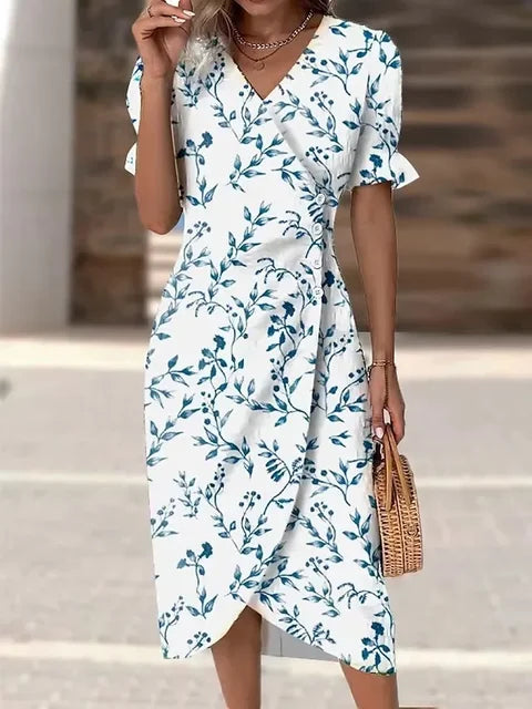 Robe fleurie élégante avec motifs floraux, coupe flatteuse et tissu léger. Idéale pour un look féminin et sophistiqué.