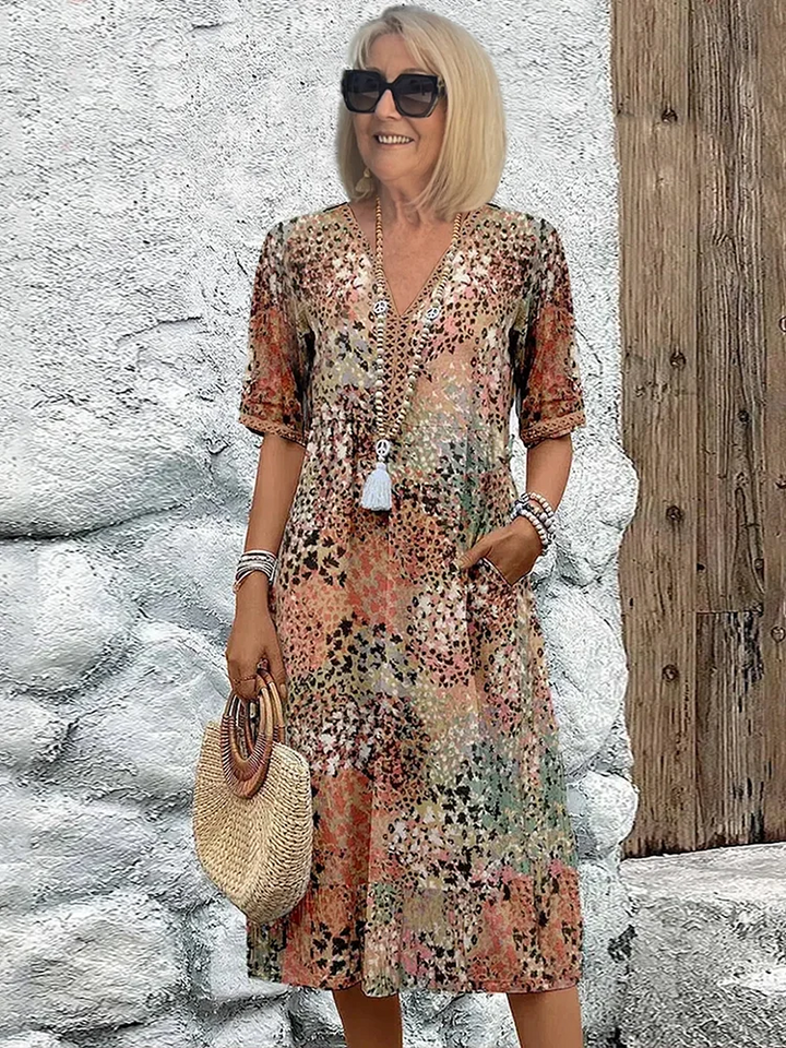 Robe florale fluide femme, motif printanier élégant, parfaite pour l'été.