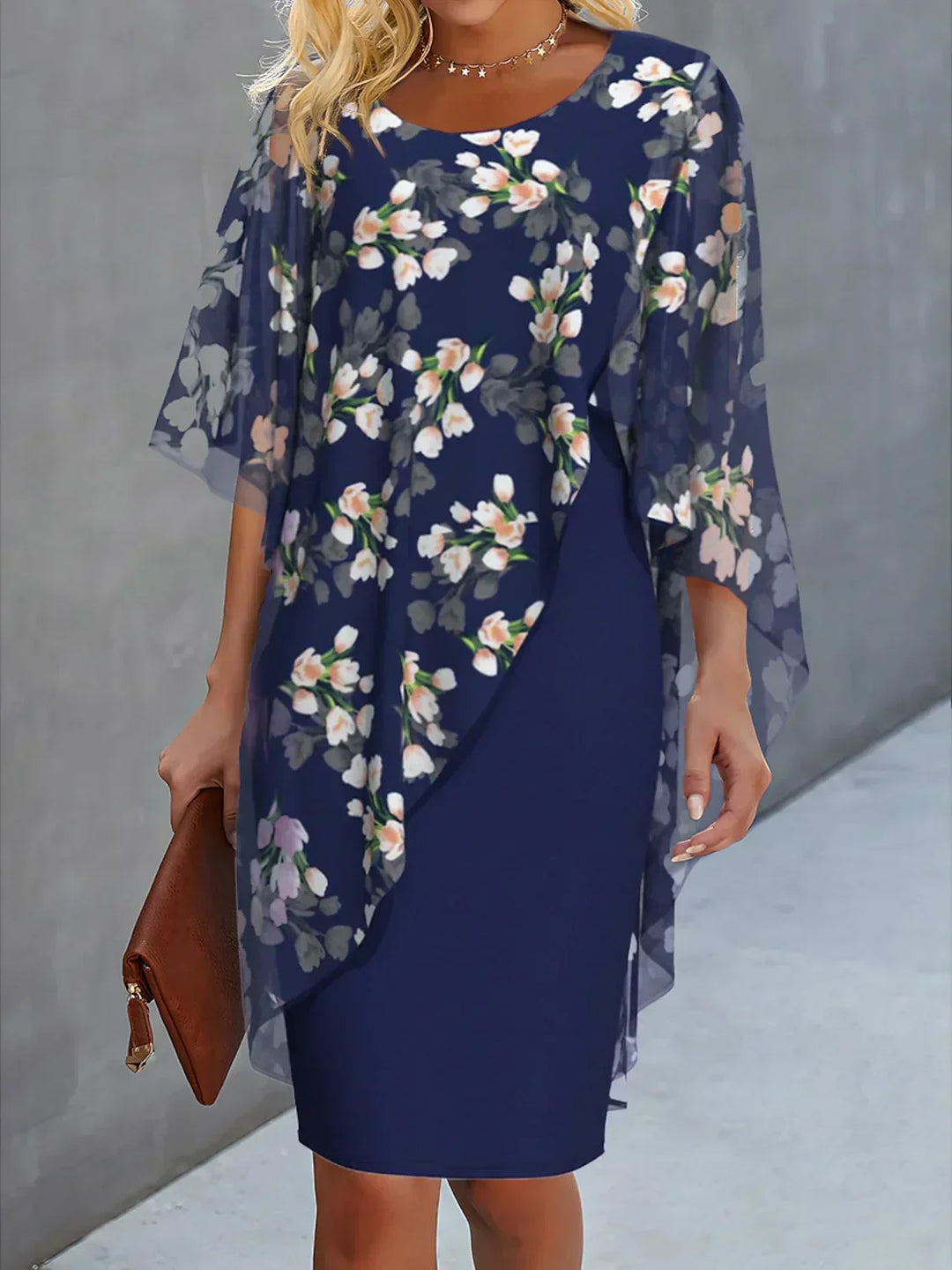 Robe florale élégante pour femme, tissu léger et confortable, parfaite pour le printemps et l'été.