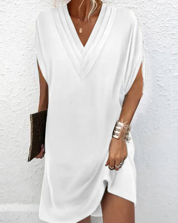 Robe fluide élégante, manches fendues, coupe estivale.  Parfait pour les occasions spéciales.