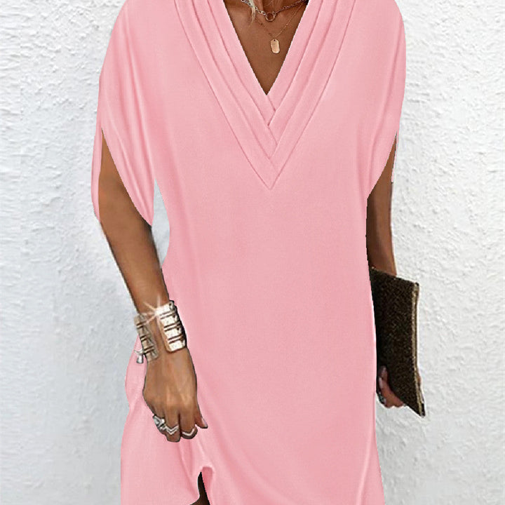Robe fluide élégante, manches fendues, coupe estivale.  Parfait pour les occasions spéciales.