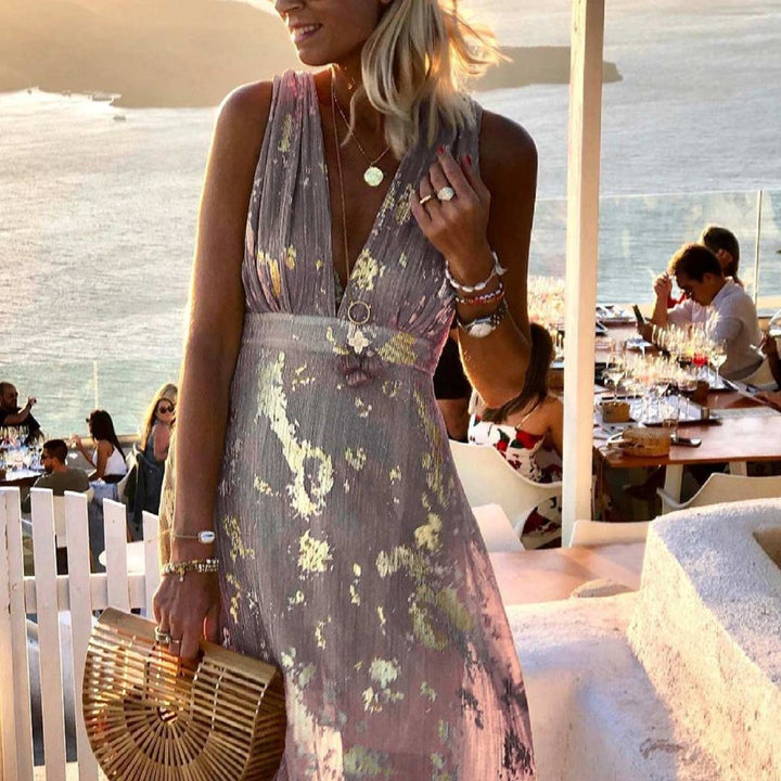 "Robe fluide été col V pailleté bleu ciel, glamour et confortable pour femmes."