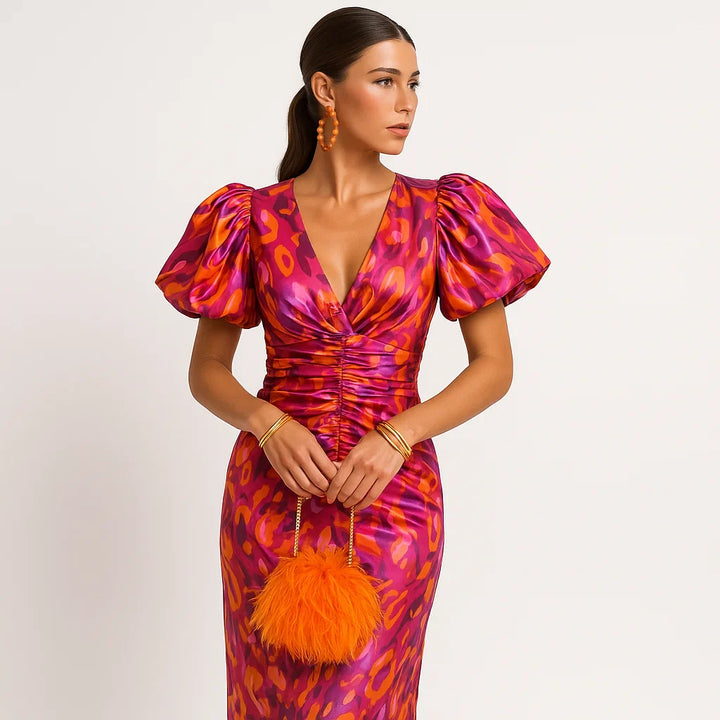Robe imprimée, manches bouffantes, décolleté V.  Style chic et féminin.