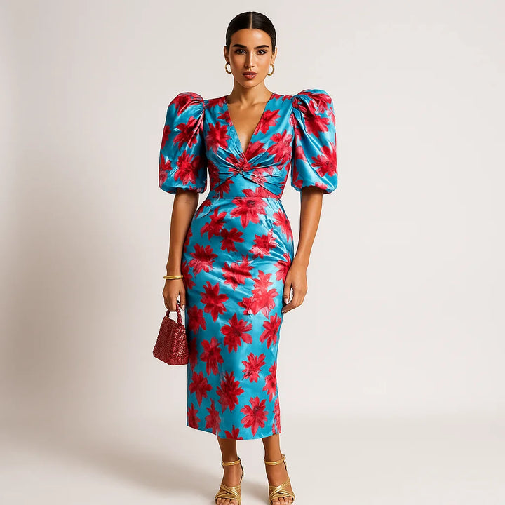 Robe imprimée, manches bouffantes, décolleté V.  Style chic et féminin.