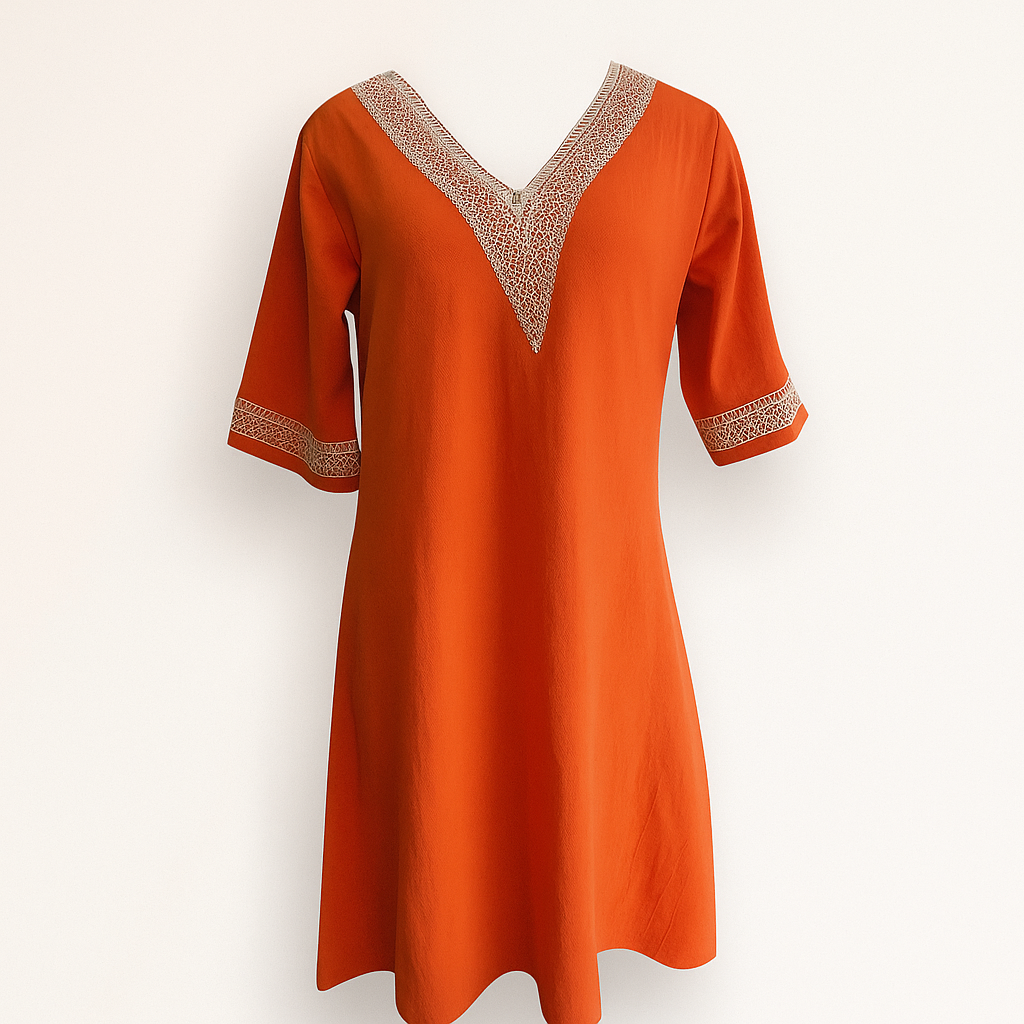 Robe printanière décontractée à col V pour femme, avec détails en dentelle et manches 3/4.