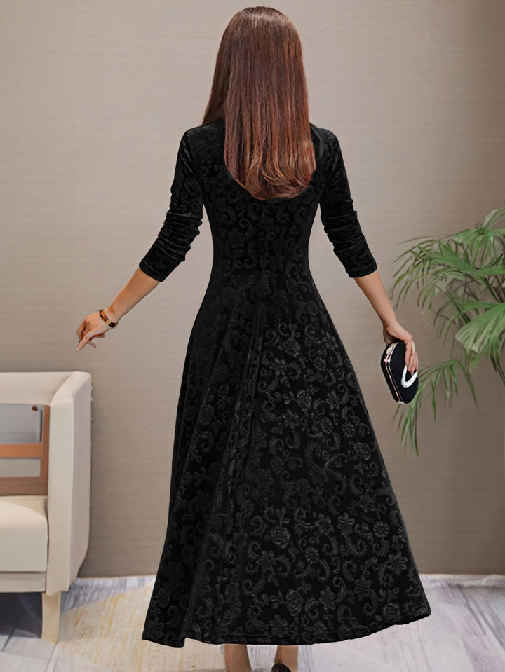 Robe d'automne élégante à motifs floraux, col V, pour femme, style chic et confortable.
