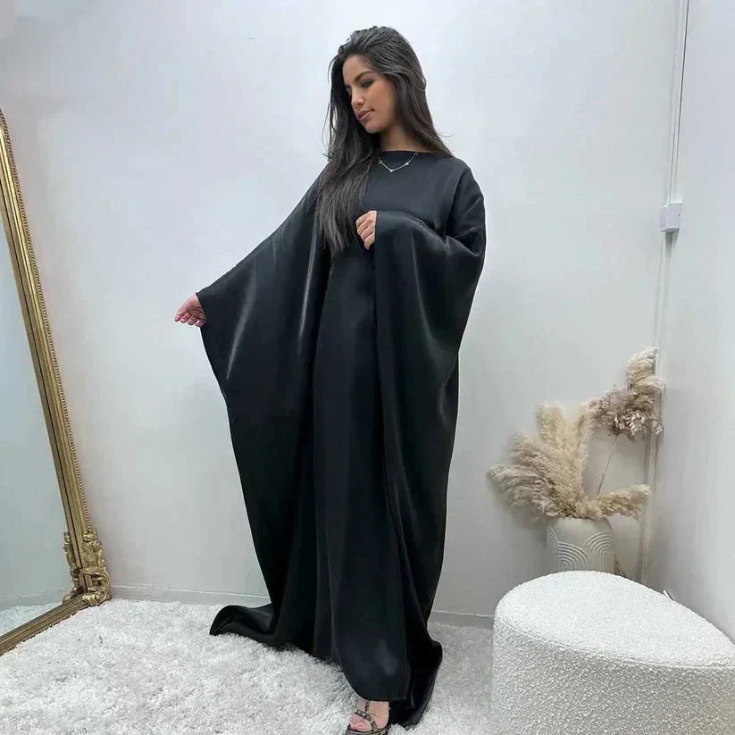 Robe longue Abaya Alina élégante et confortable, manches longues, couleur bleu ciel, idéale pour style modeste.