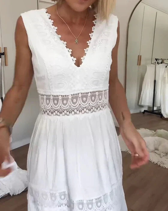 Robe longue blanche bohème en coton, dentelle.  Fluide et légère, idéale pour l'été.