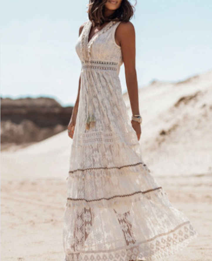 Robe longue d'été bohème pour femmes, idéale plage et vacances, style fluide chic et décontracté.