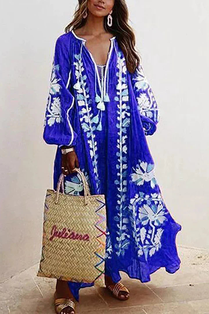 "Robe longue bohème à imprimé floral, fluide et ample, idéale pour l'été, soulignant élégance et confort."