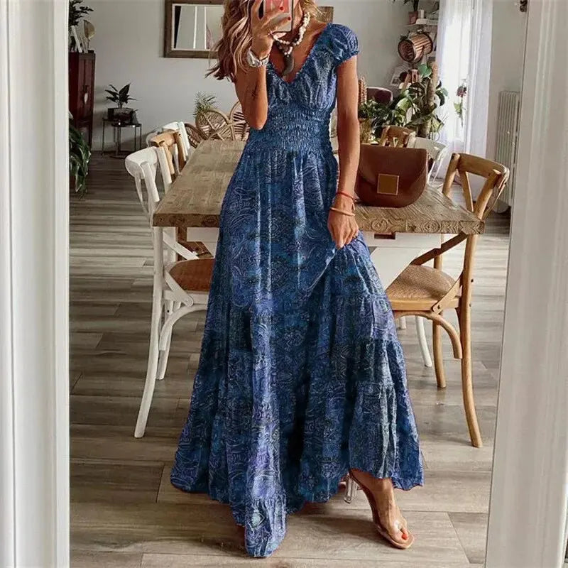 "Robe longue bohème élégante, multi-coloris, motifs colorés, coupe flatteuse, idéale pour un style chic et décontracté."