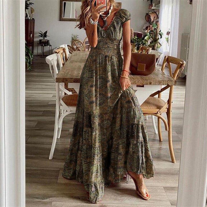 "Robe longue bohème femme élégante avec coupe près de la taille, tissu léger et fluide pour style chic et décontracté."