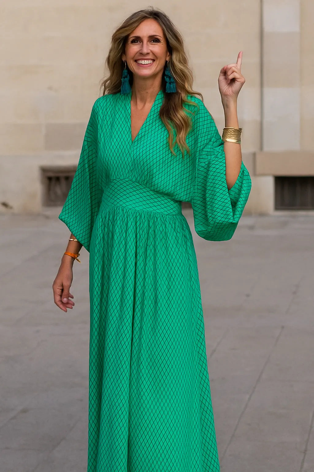 Robe d'été longue femme vert, esprit bohème chic. Fluide et légère, parfaite pour les journées ensoleillées et les soirées.