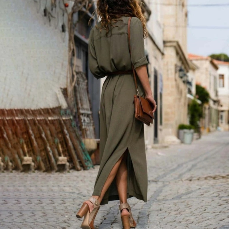 Look féminin : robe longue Dania fluide, manches longues, fendue, idéale pour cocktail ou tenue de jour.