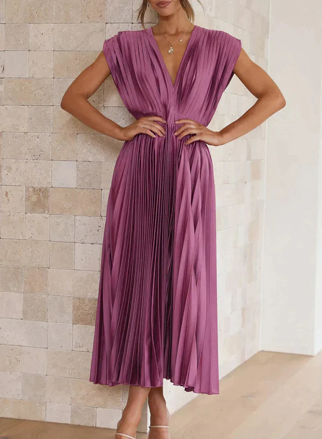 Robe longue élégante, idéale soirée & mariage.  Coupe flatteuse, tissu fluide.  Parfait pour occasions spéciales.