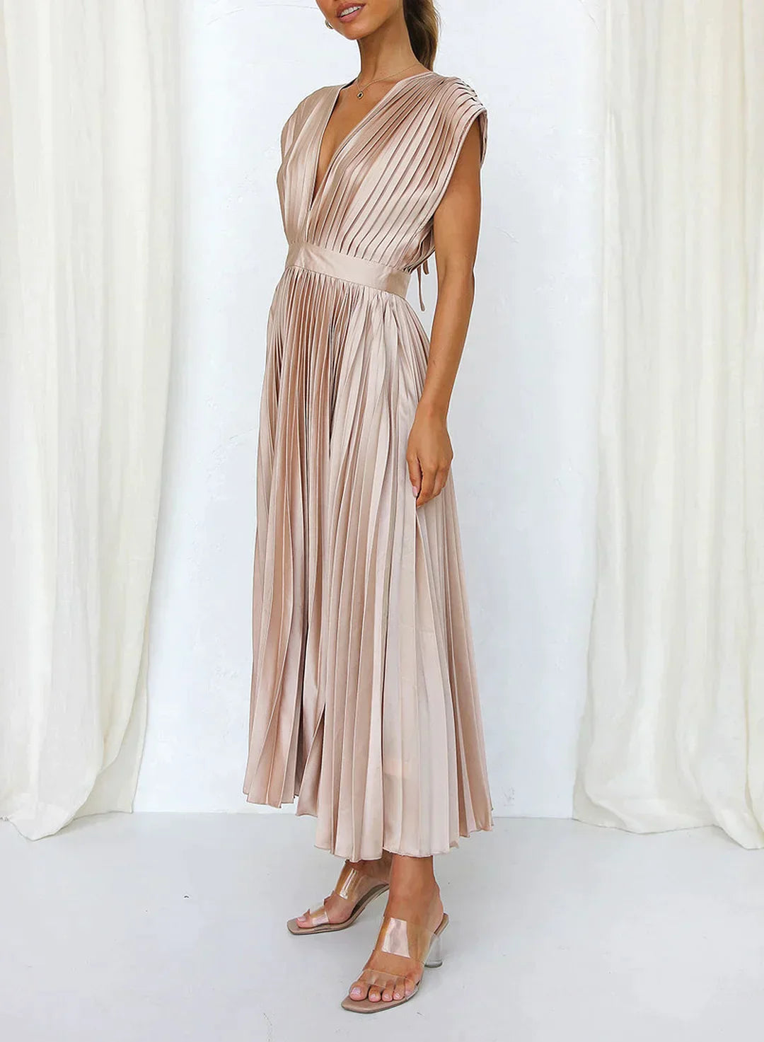 Robe longue élégante, idéale soirée & mariage.  Coupe flatteuse, tissu fluide.  Parfait pour occasions spéciales.