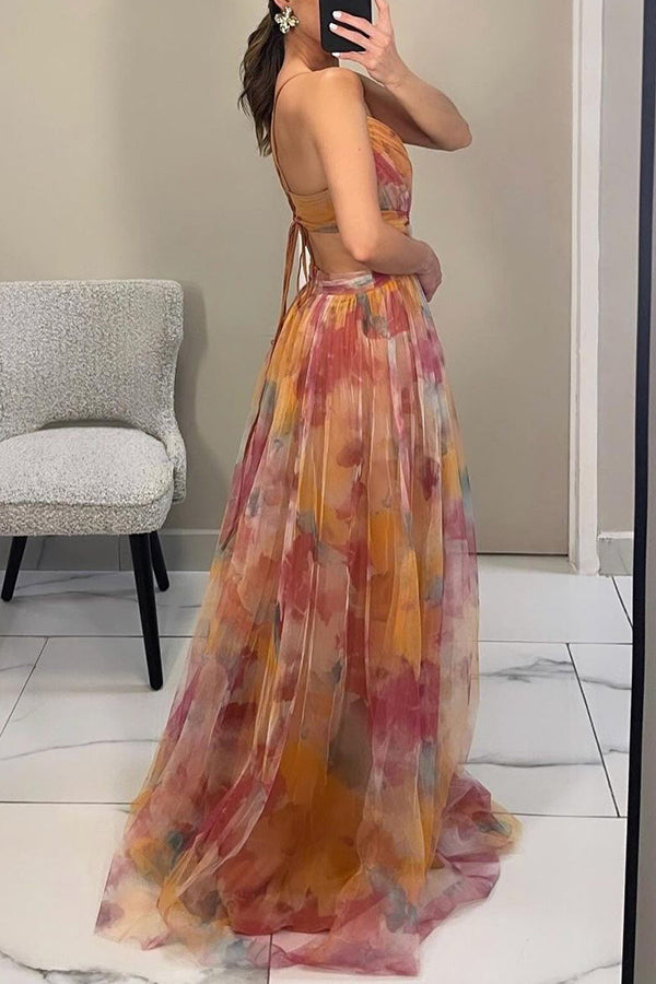Robe longue élégante, imprimé chic, laçage raffiné.  Parfait pour les occasions spéciales.