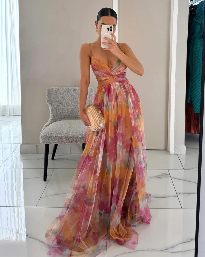 Robe longue élégante, imprimé chic, laçage raffiné.  Parfait pour les occasions spéciales.