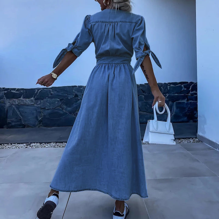 Robe longue en jean boutonnée, style décontracté.  Coupe élégante, manches 3/4. Plusieurs tailles disponibles.