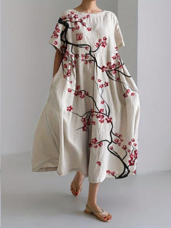 "Robe longue en lin beige clair avec motif floral coloré, coupe ample, manches courtes pour confort estival"