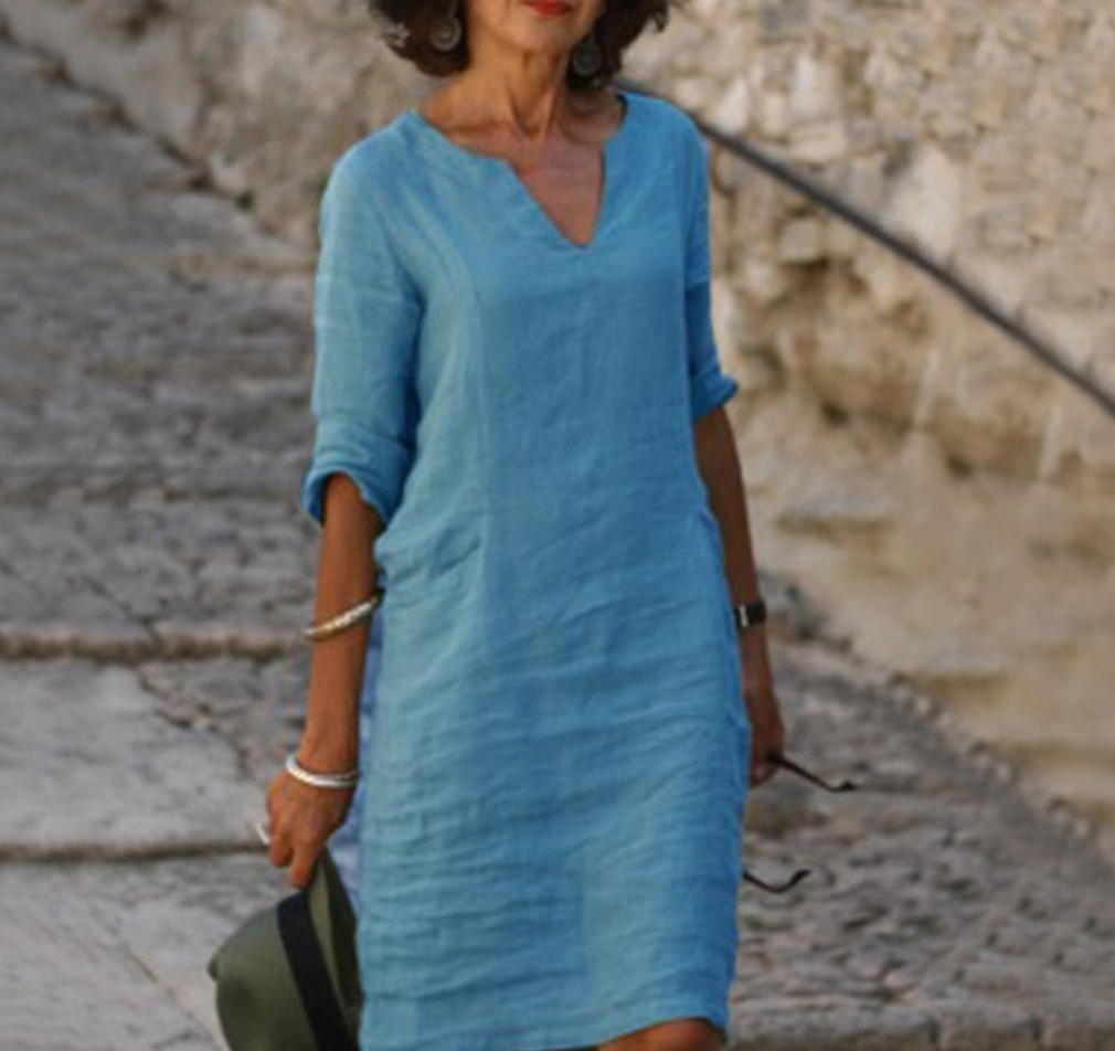 Robe longue en lin, manches longues, col V.  Coupe fluide et élégante.  Parfait pour un style décontracté chic.