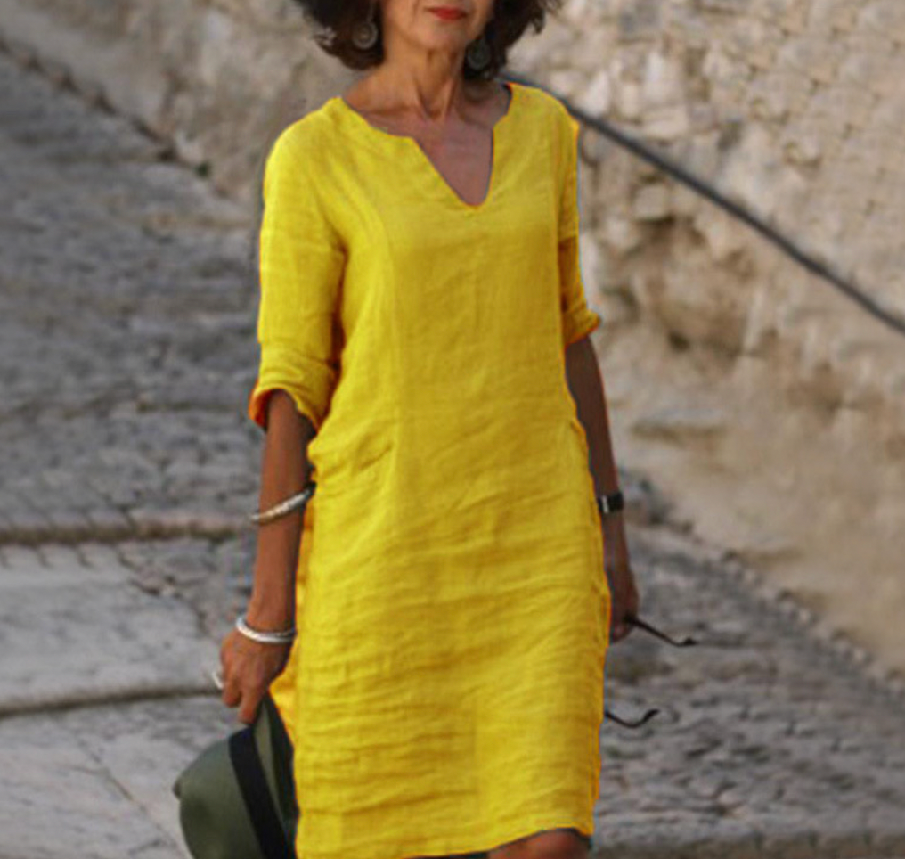 Robe longue en lin, manches longues, col V.  Coupe fluide et élégante.  Parfait pour un style décontracté chic.