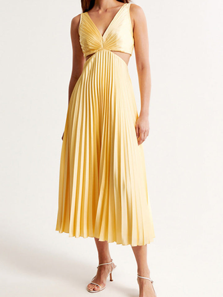Robe longue évasée jaune, décolleté en V, dos nu, tissu fluide, look estival élégant et confortable pour femme.