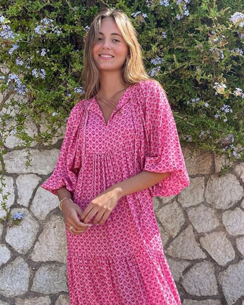 Robe longue femme tendance, couleur unie, pour un style intemporel et moderne.