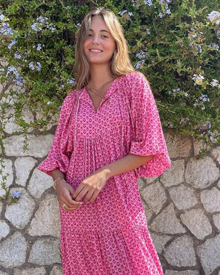 Robe longue femme tendance, couleur unie, pour un style intemporel et moderne.