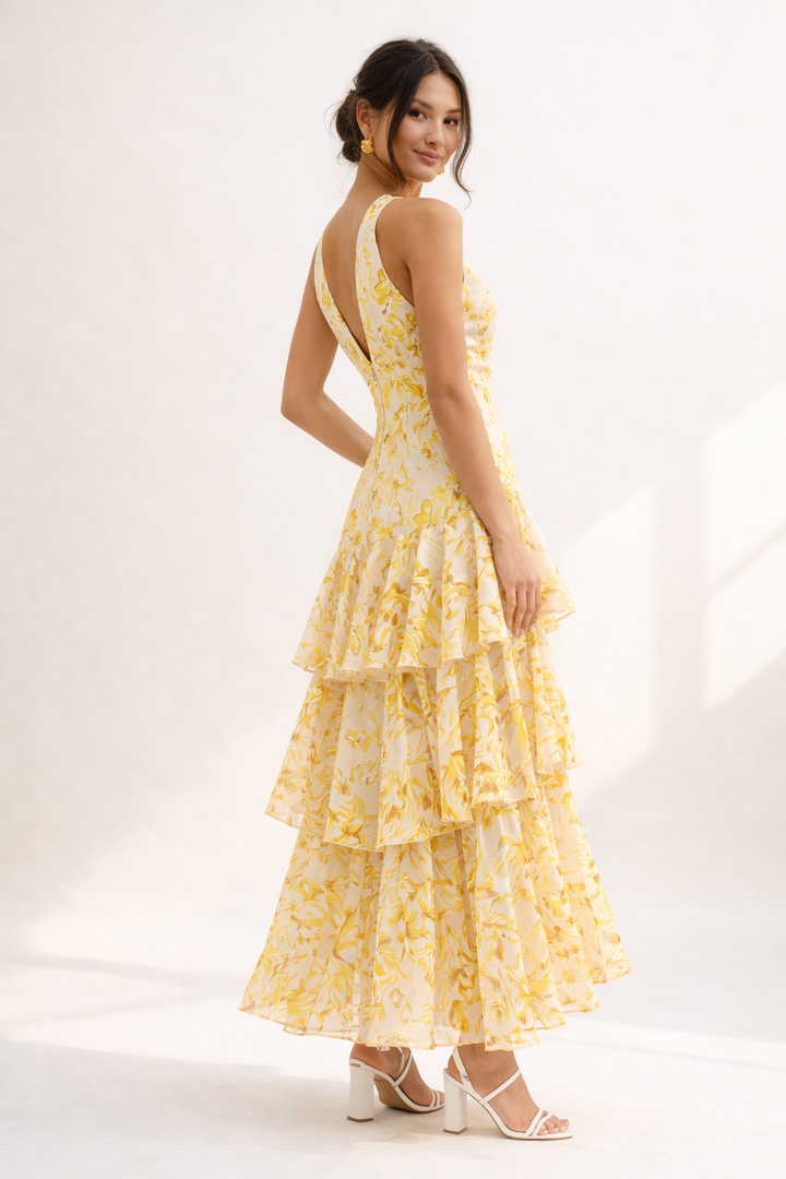 Robe longue d'été fleurie avec volants, idéale pour le printemps-été et la mode femme élégante.