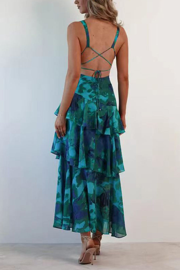 Tenue chic femme, robe longue fleurie à volants, parfaite pour les cérémonies et soirées d'été.