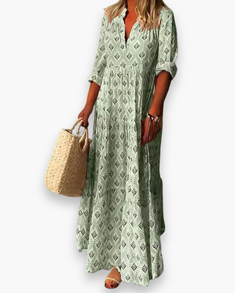 "Robe longue fleurie style bohème chic, coupe fluide et col V, idéale pour l'été et les sorties ensoleillées."