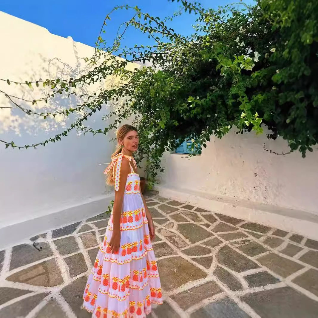"Robe longue fluide brodée bohème, coton léger, colorée, idéal été plage, encolure carrée, bretelles nouées volants."